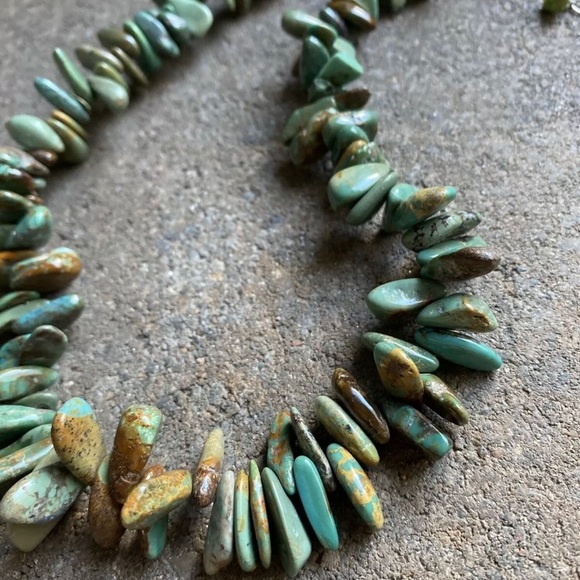 Sterling Silver Green Turquoise Bead Necklace. - Picture 5 of 12